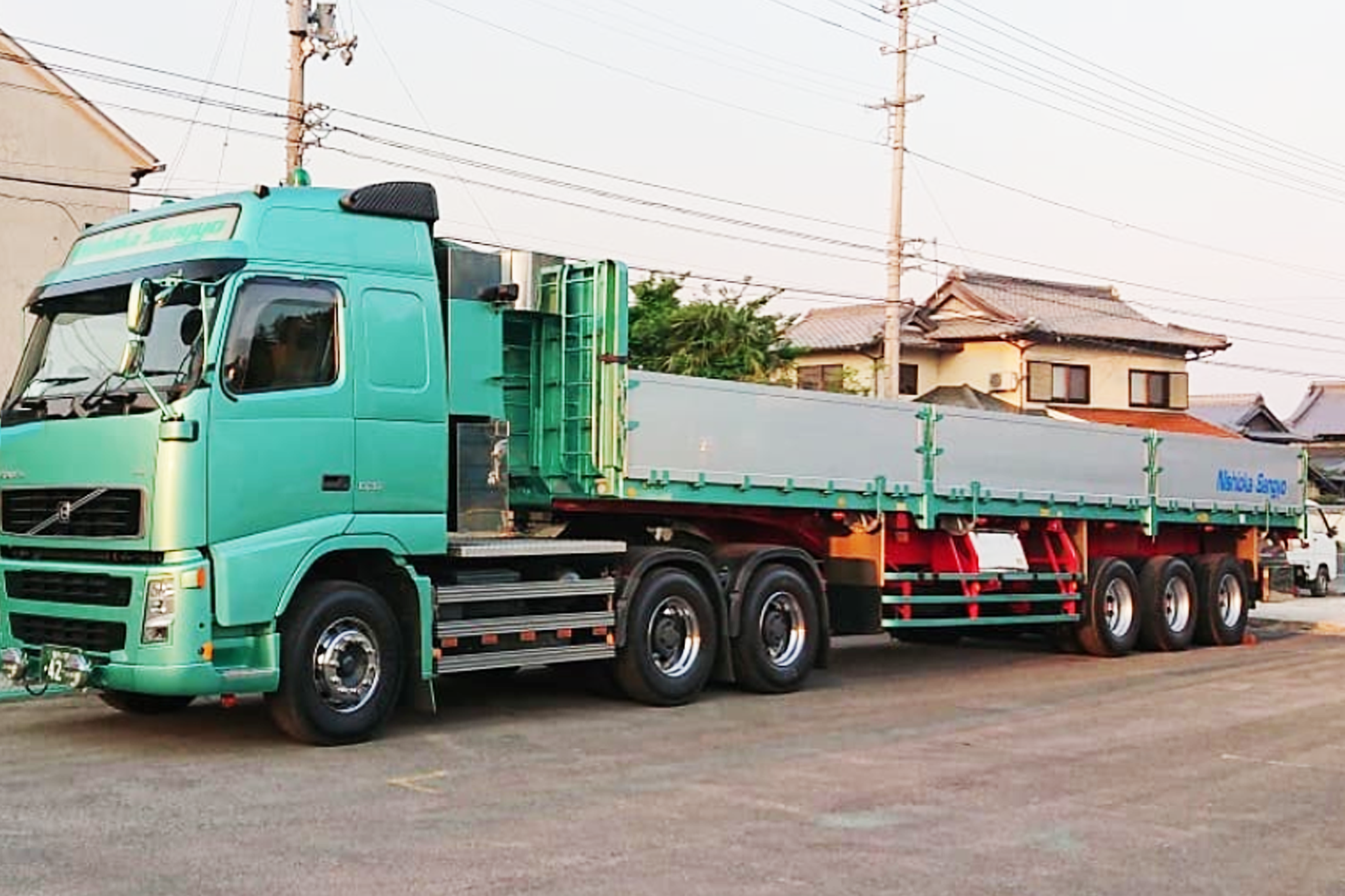 保有重機｜有限会社西岡産業